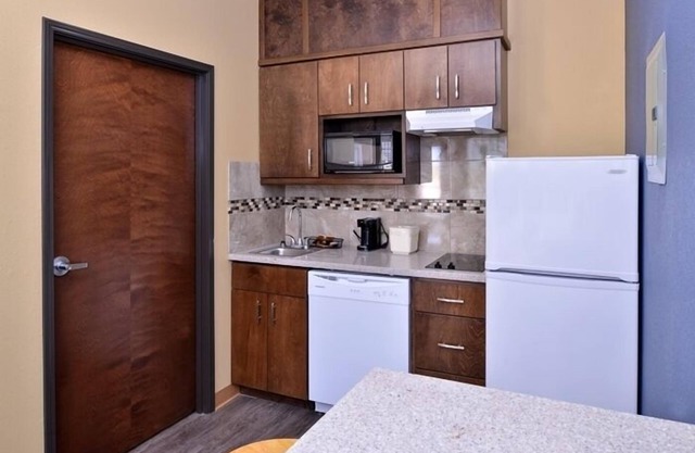 La Bonita Inn & Suites
