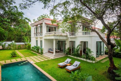La Branca, Luxurious 4 BHK villas near Peaceful Morjim Beach, with Private Pool, Big Garden, Security, Kitchen, Wifi, Terrace