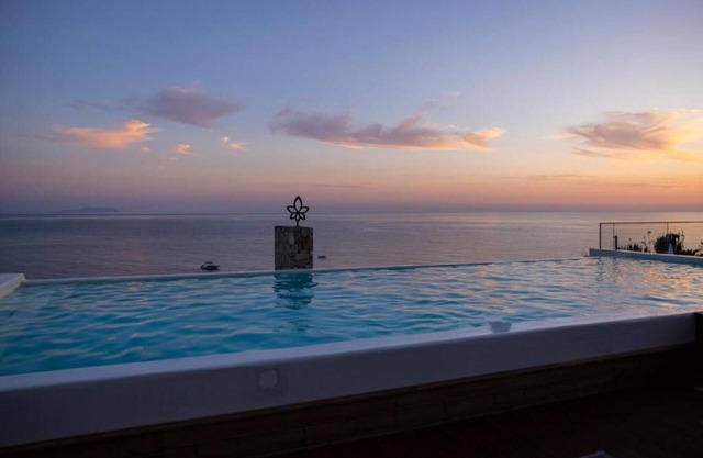 LA BRISA BOUTIQUE HOTEL