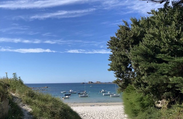 La Cabane du Billou, Maison en Bois à 200 m D'une Plage de Sable fin