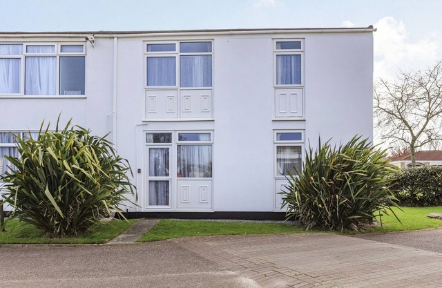 La Capsule, WARWEN DAWLISH