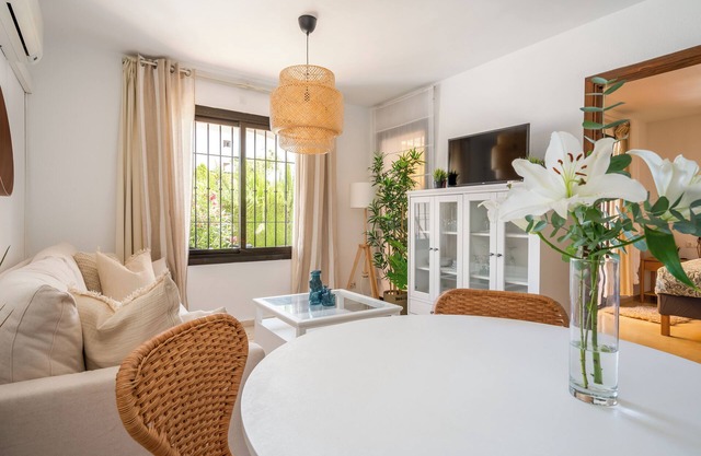 La Casa Bonita - Modern 2BR Apt with Private Terrace. Pool Views