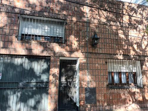La Casa de al Lado con Garage !