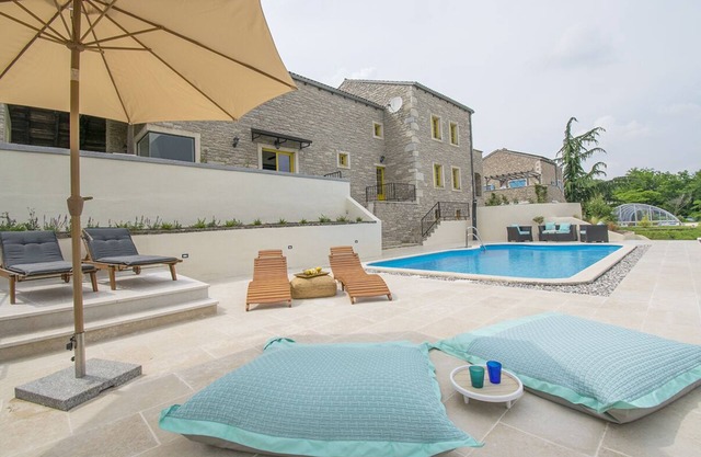 La Casa di Kyra, surrounded by greenery in a quiet location with pool and sauna