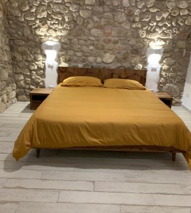 LA CASA DI PIETRA