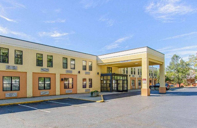 La Casa Inn & Suites-Middleboro