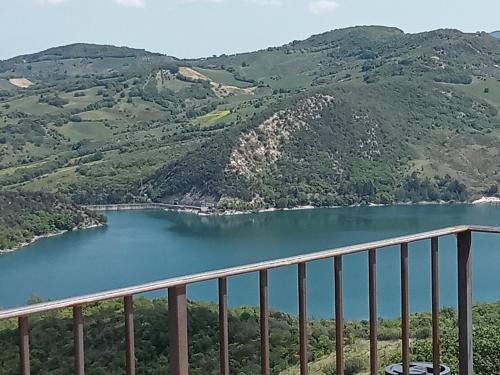 La Casa sul lago - Appartamento Glicine - Parco della Majella