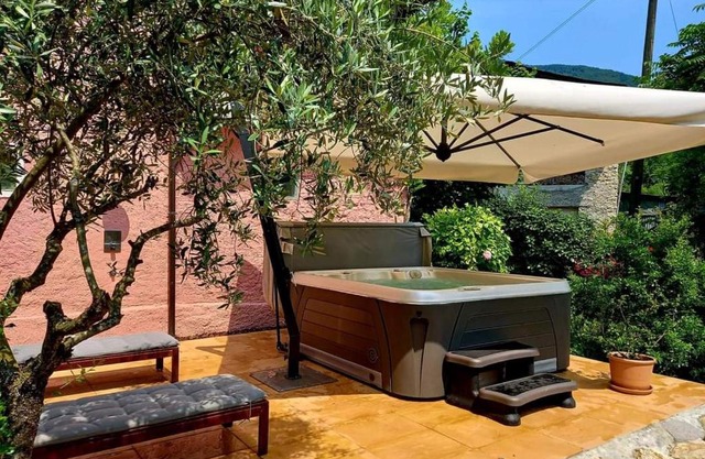 La Casa Rosa di Segusino with SPA Jacuzzi in garden