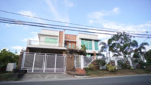 La Casa Vacanze Ph in Batangas City 5BR with Pool
