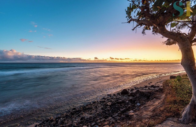 La Varangue des Roches Noires: Feet in the water!