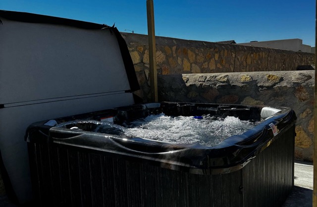 La Casita 915- HOT TUB, family-friendly!
