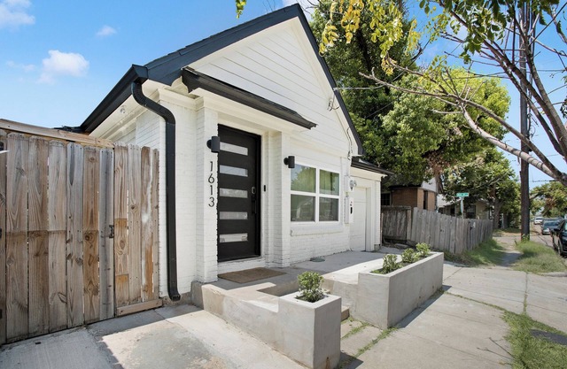 Cute and Modern Home-10 Min to Downtown