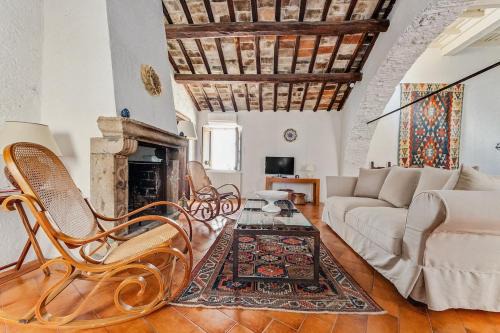 La Castellana Charming Home in the Medieval Borgo