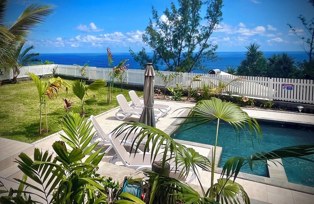 La Caze Grande Anse **** offers a breathtaking view of the Indian Ocean