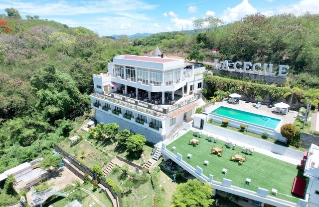 La Cecile Hotel & Cafe Komodo
