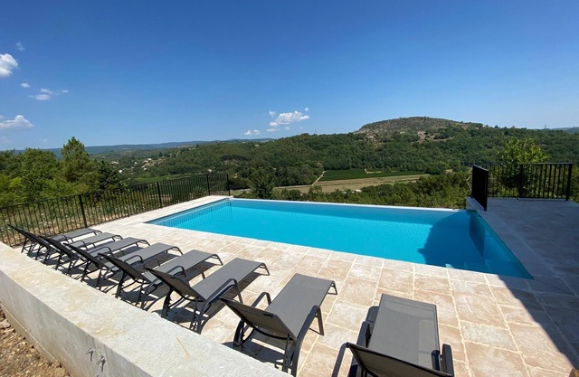 La Cigale, beautiful villa with infinity pool and breathtaking views