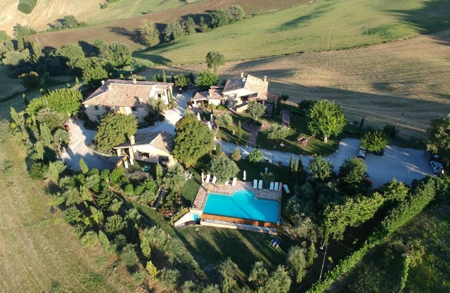 La Corte del Gusto - The Black Mulberry Tree Apt. con piscina y una vista increíble