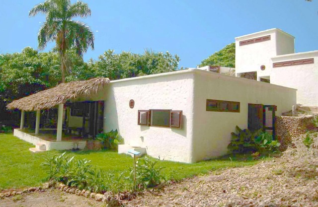 La Cueva, eco-lodge para 4, tranquilo, cerca de las playas.