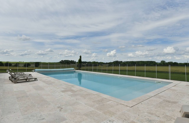 La Distillerie: Hermosa casa de campo de 2 dormitorios en las viñas con piscina climatizada