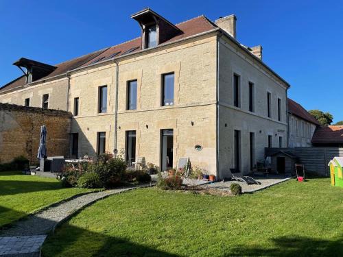 La Ferme du château entre Caen et la mer