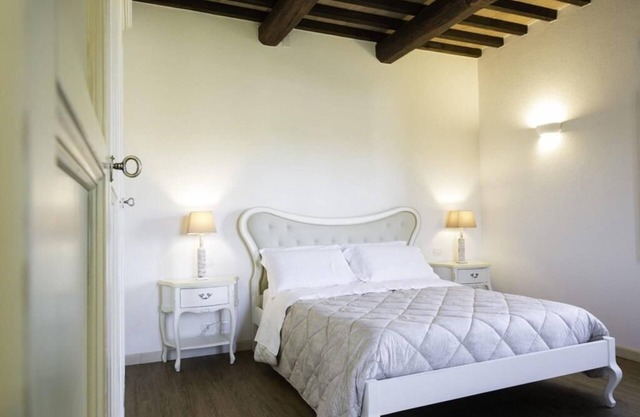 La Fiaccola, elegant suite with fireplace