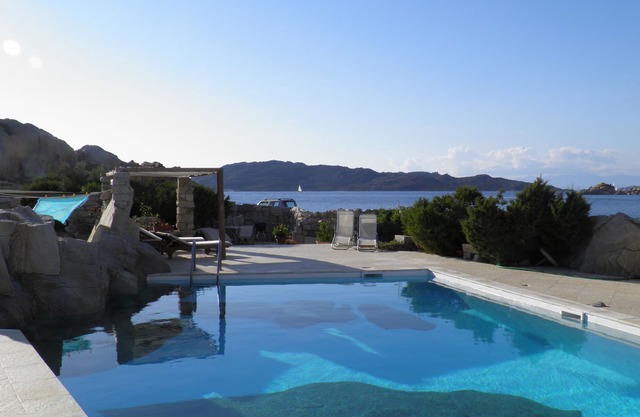 "La Forgia" villa with swimming pool on the sea