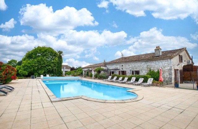 La Garenne – Gîte familiar con piscina y jacuzzi en 12 hectáreas cerca de Bergerac