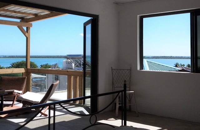 La Gaulette Grand Loft, piscina y vista panorámica al mar