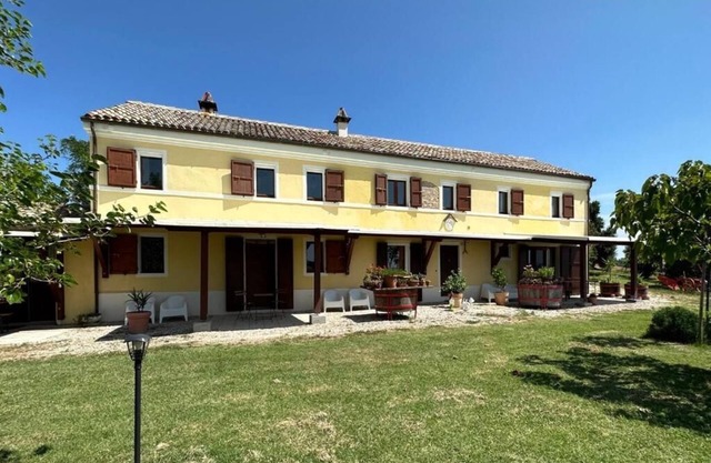 In the countryside in Senigallia a step away from the sea and the historic center 12pax