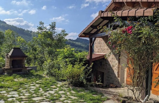 La Grange, self-catering cottage in the heart of greenery (9/11 pers)