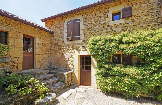 La Grange - sleeps 6 guests in 3 bedrooms