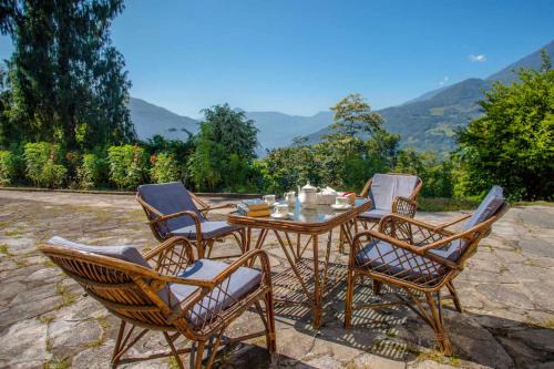 La Ipsing Farm by StayVista - 3 BHK Villa with Balcony, Mountain View, Indoor Games, and Pet Friendly