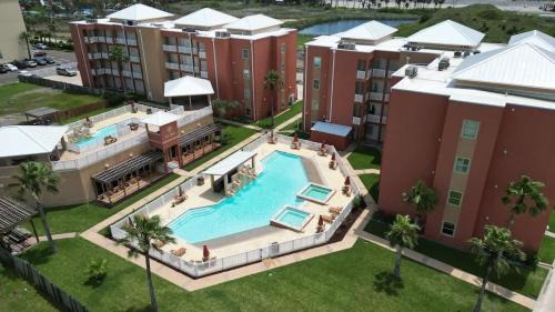 La Isla F102 condo