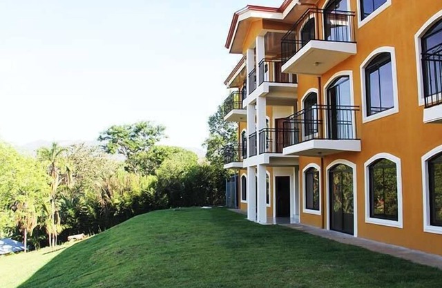 La Jacaranda Luxury Condos