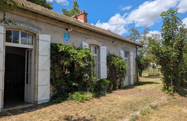 La Lampisterie - Converted railway workshop on the edge of the Voie Verte