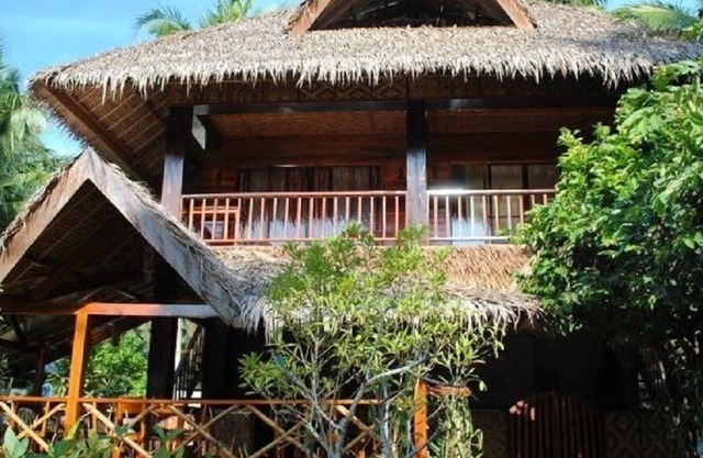 La Luna Island Resort