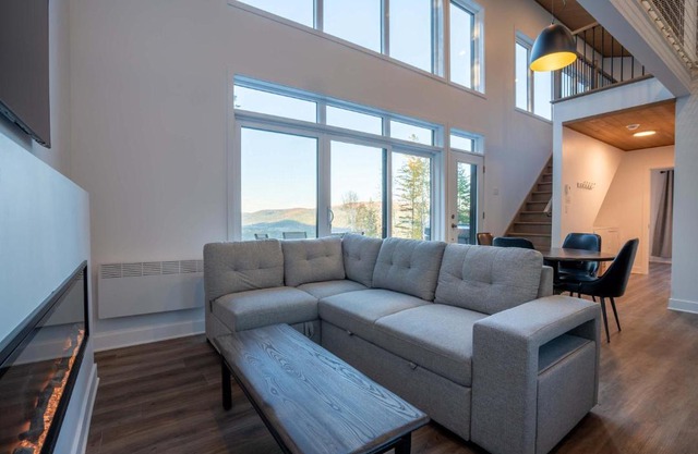 La Luxueuse Spa et Montagne de Ski Chalet NEUF