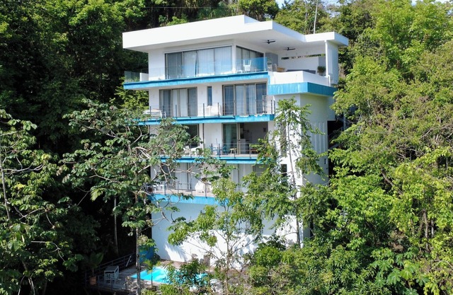 La Maison Blanche: 3 Apartments/4 Bedrooms, Private Pool, Nature & Wildlife