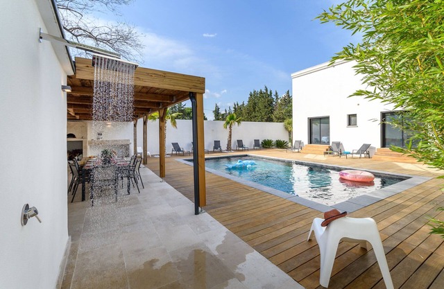 Villa contemporánea con piscina 4 estrellas