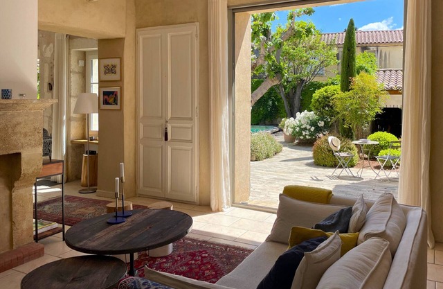 Casa-de Clervie-Vista al Jardín-Baño con bañera