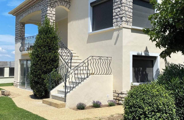 La Maison de Gari, spacious house with swimming pool and beautiful exterior