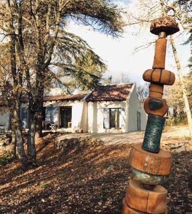 La maison de Mado et sa cabane dans les arbres