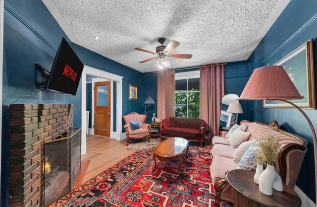 La Maison Victoria - Beautiful 4BR House Downtown Moncton
