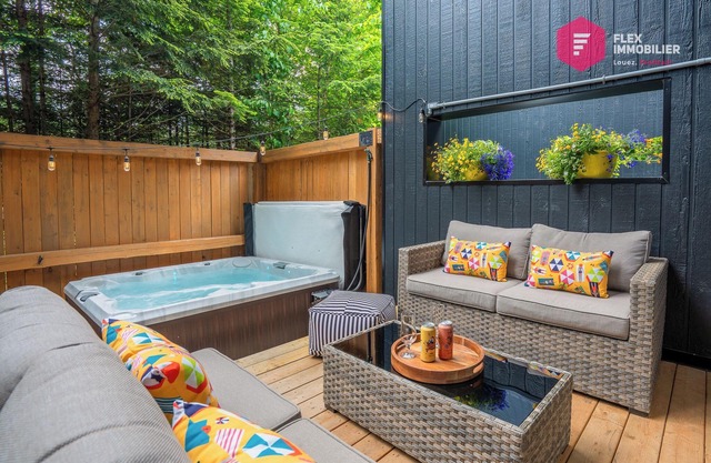 ⭐ La Marie-Clémentine de Portneuf 🍊 Private hot tub, Pool & Billard ⭐