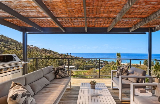 La Mer perched on the Newport headland with spectacular views over Newport Beach
