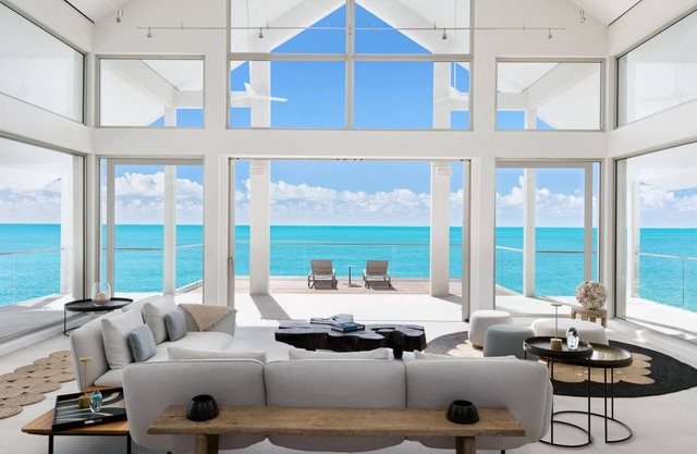 La Mer Villa, Oceanfront Luxury on Sapodilla Bay