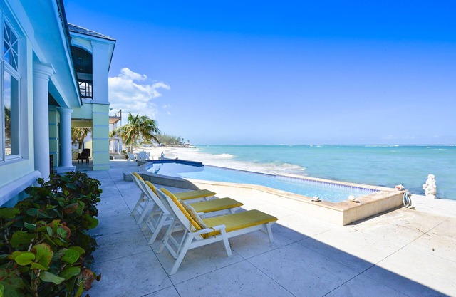 La Mouette Cable Beach Bahamian Villa