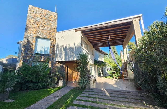 La Nevada, magnifica casa con jardín y piscina