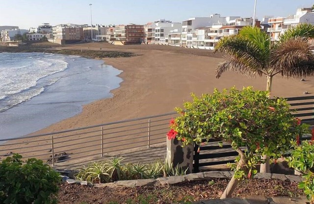 La Niña 10 Playa de Salinetas - Telde