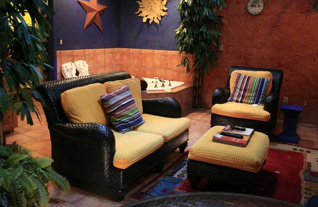 La Noche-Cottage-Jacuzzi-Queenn ( no pet)